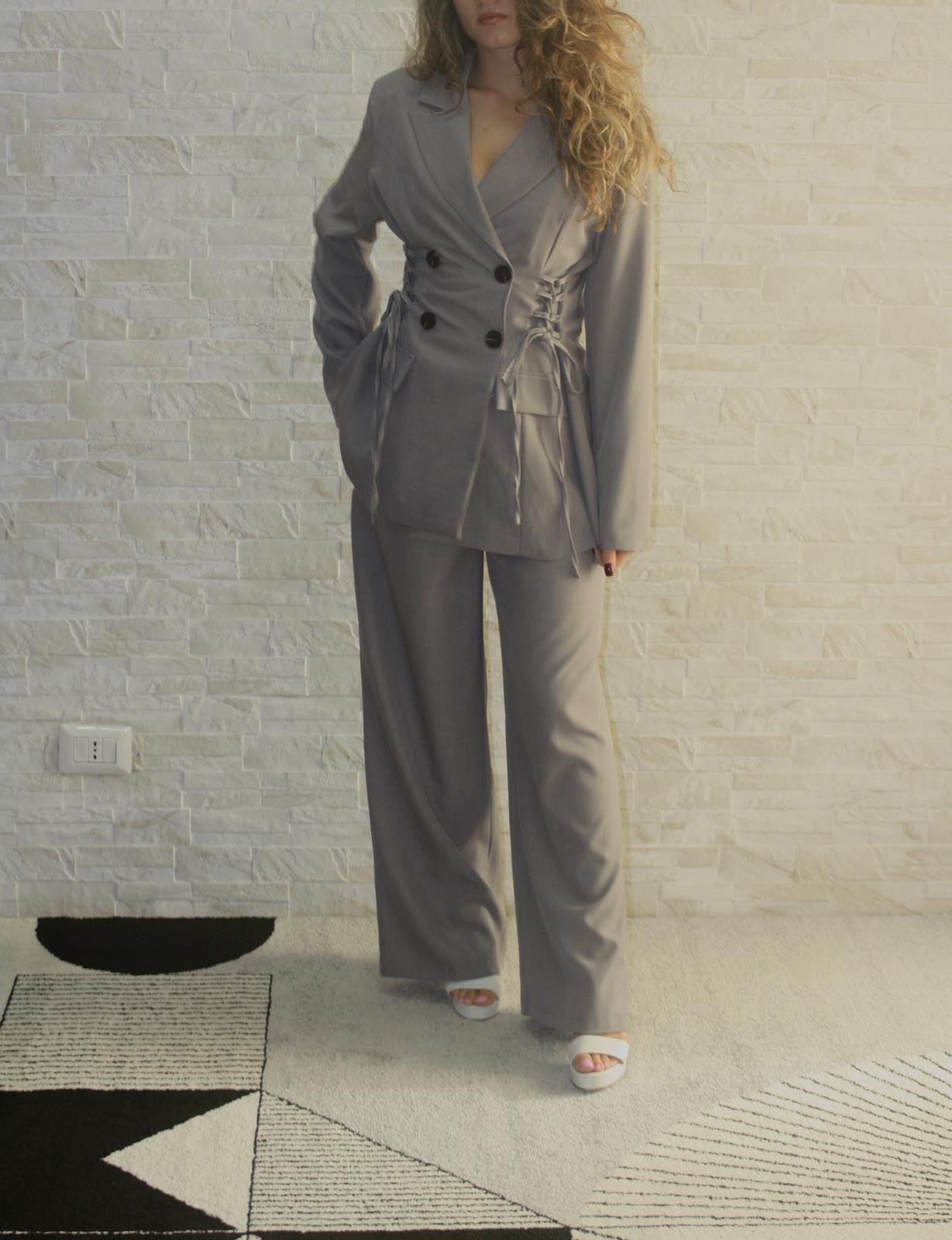 Tailleur whit laces